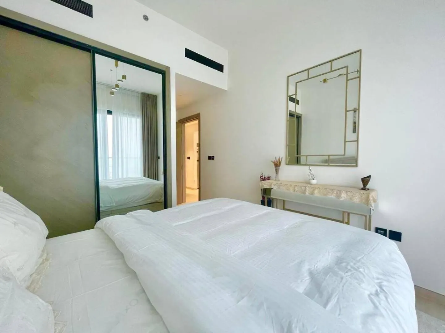 Chic 1Br Apt In Jvc With Free Use Of Pool And Gym Dubai Apartment